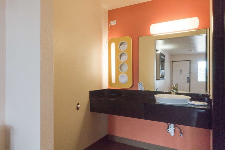 Room 17 of 38