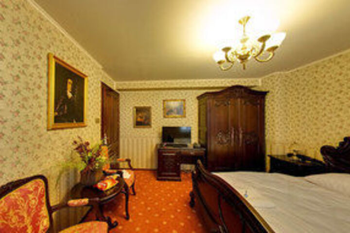 Room 13 of 34