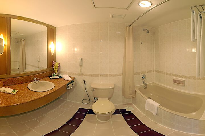 Room 13 of 35