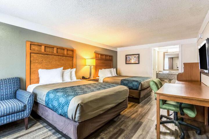 2 Double Beds (10 of 14)