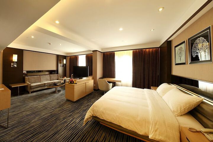 Room 8 of 70