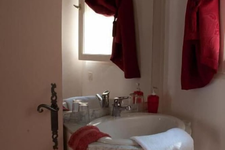 Room 27 of 51