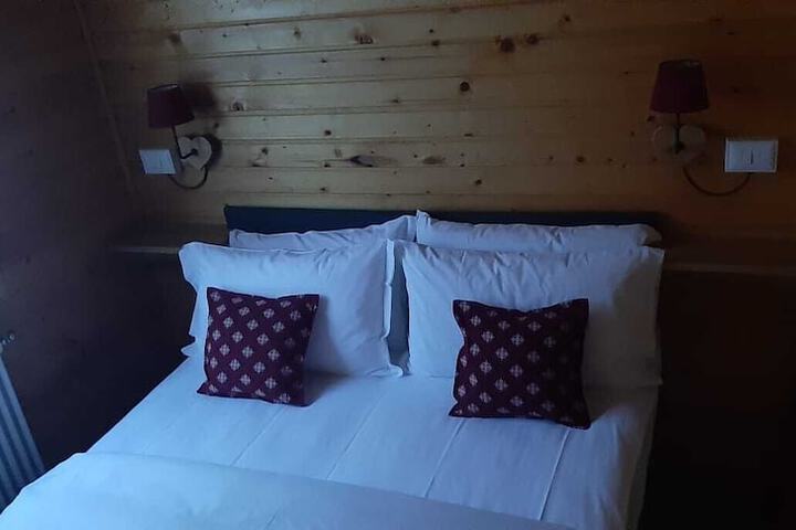 Room 2 of 19
