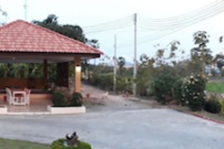 Hotel Exterior 37 of 49