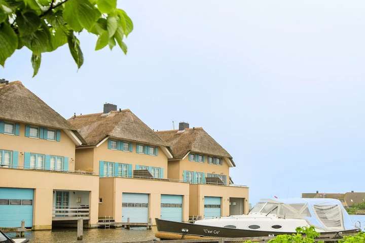 Cosy Holiday Home in Friesland by the Lake