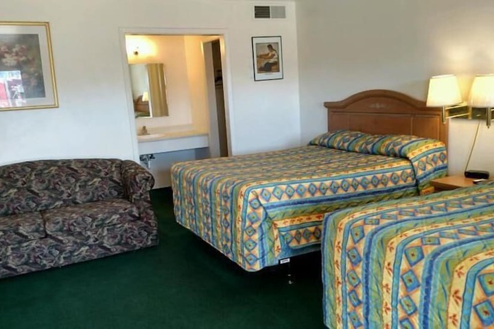 Room 8 of 35
