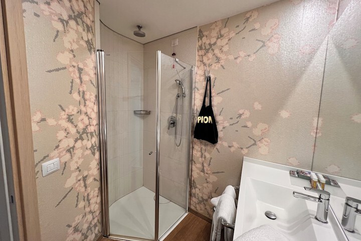 Room 28 of 52