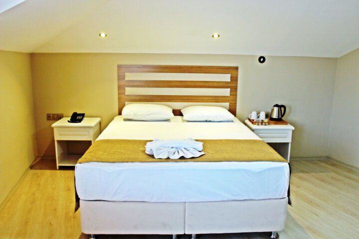 Room 6 of 50
