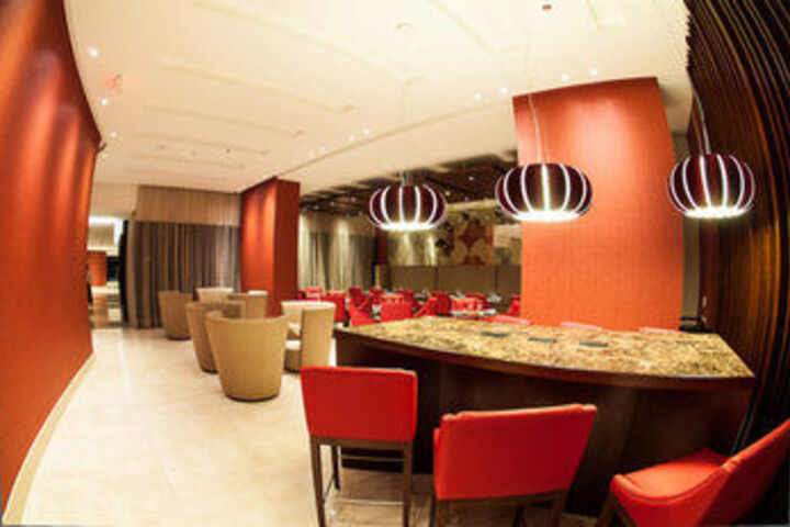 Lounge 5 of 12