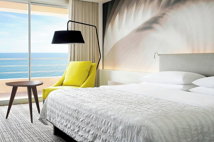 Room 16 of 212