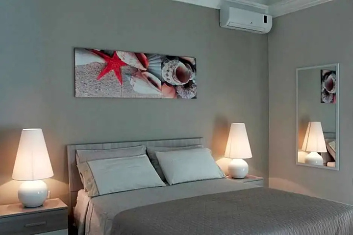 Room 3 of 6