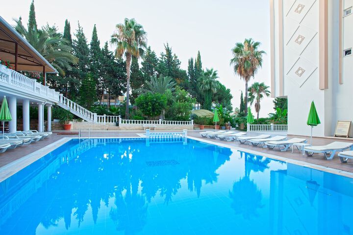 Pool 28 of 42
