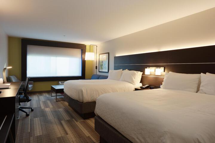 2 Queen Beds Accessible (7 of 8)
