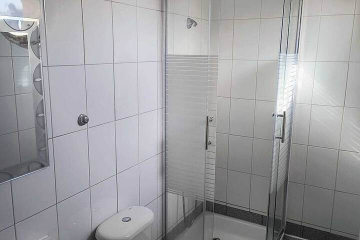 Room 18 of 33