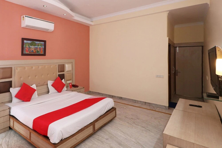 Room 5 of 14