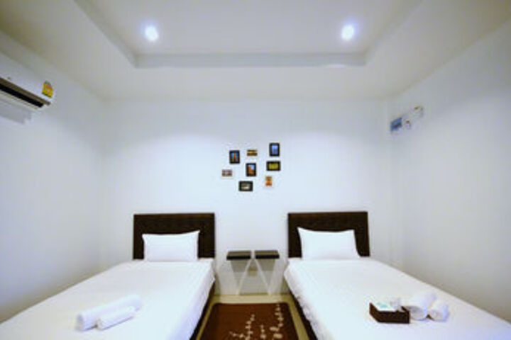 Room 33 of 59