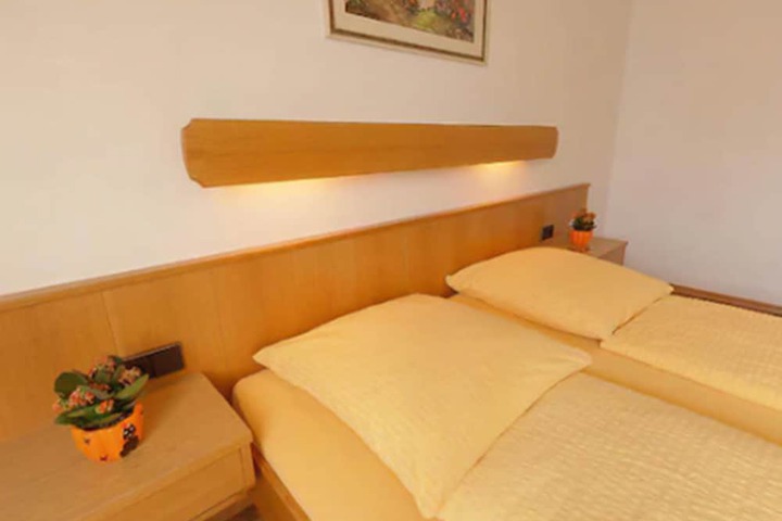 Room 15 of 62