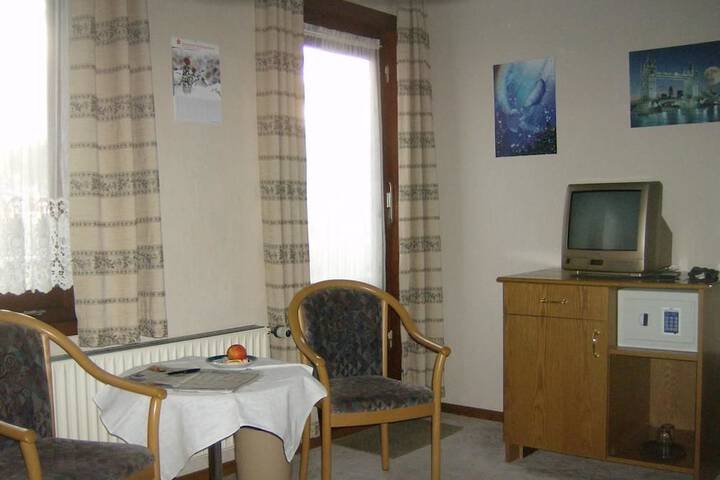 Room 8 of 38