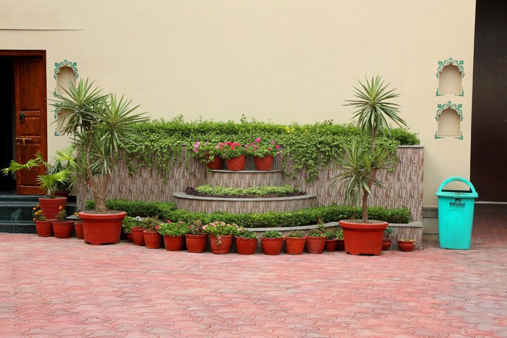Hotel Exterior 56 of 61