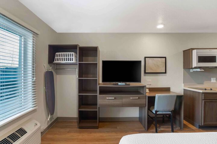 Standard Studio 1 Queen Bed (9 of 9)