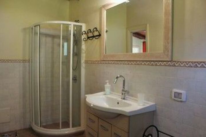 Room 2 of 16