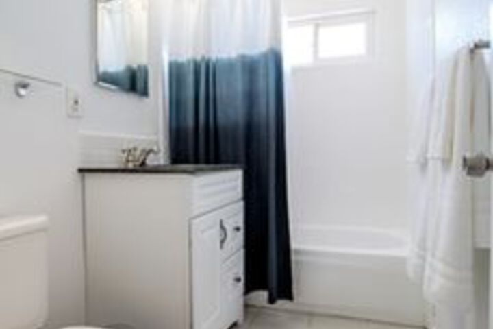 Room 2 of 33