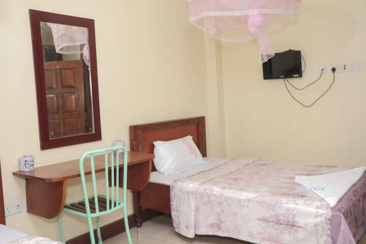 Room 9 of 18