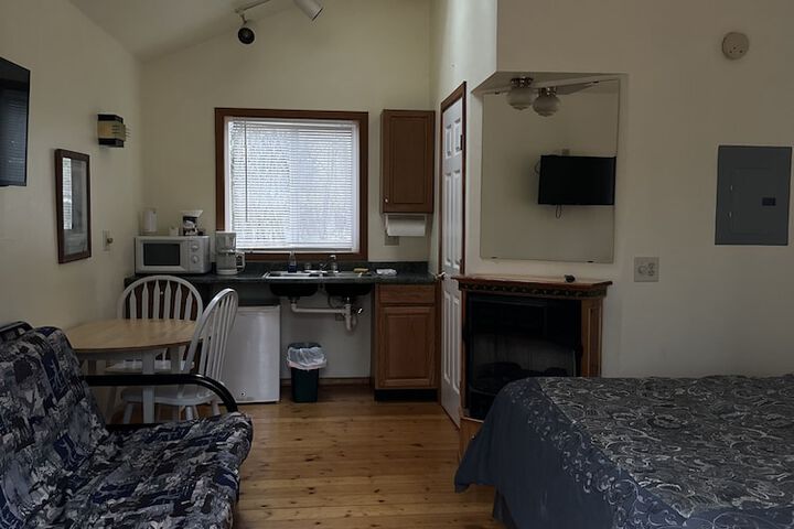 Room 25 of 83