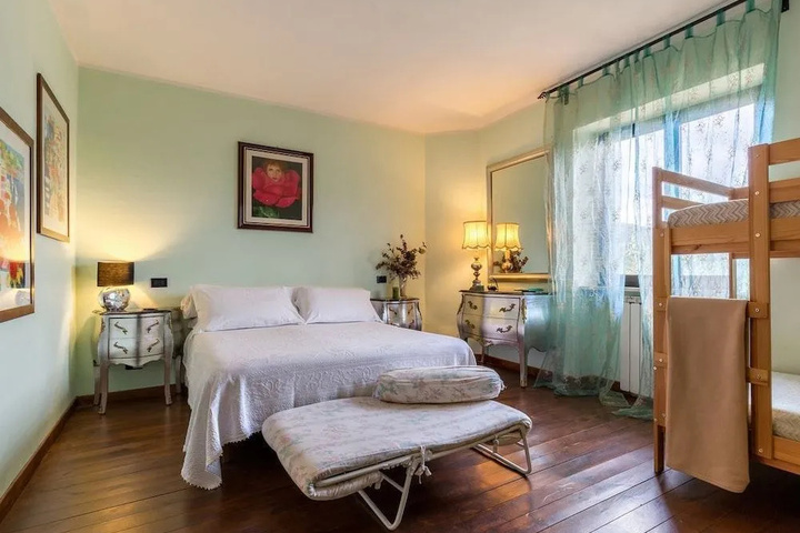 Room 5 of 20