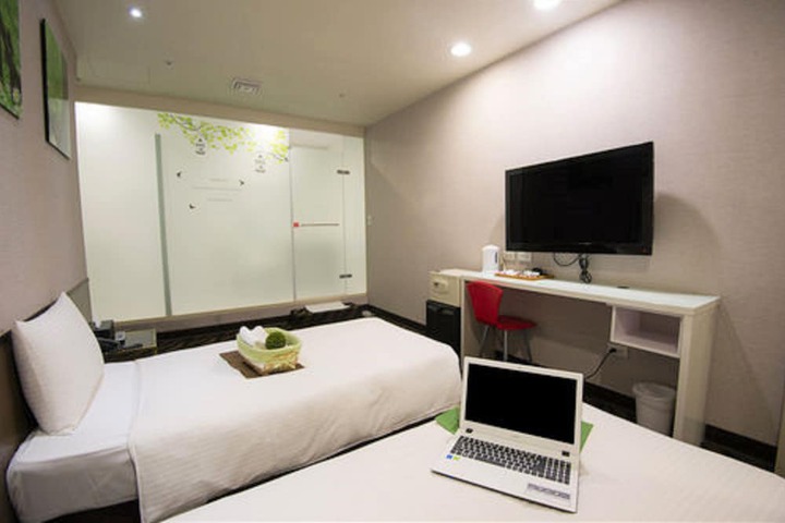 Room 21 of 36