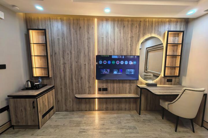 Room 9 of 25