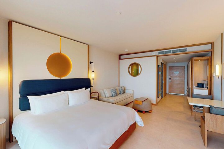 Room 25 of 136