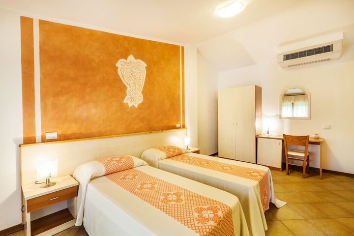 Room 6 of 48