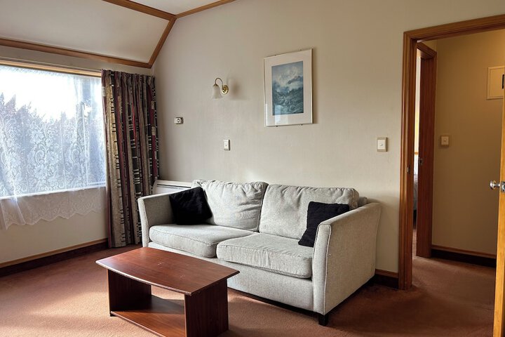 Room 10 of 38