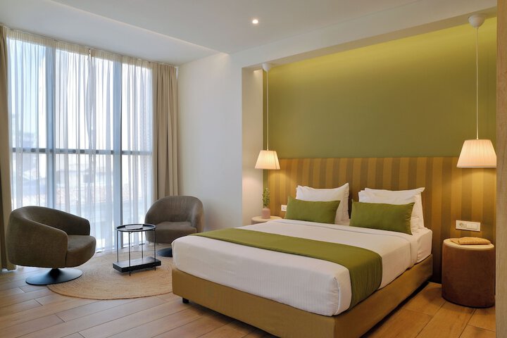 Room 18 of 37