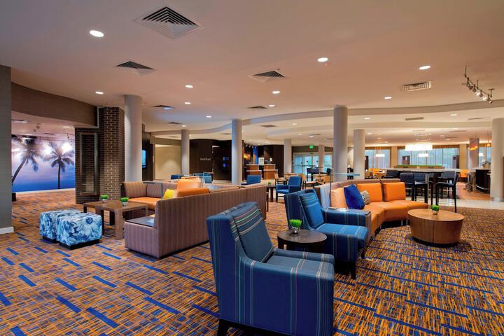 Lobby lounge