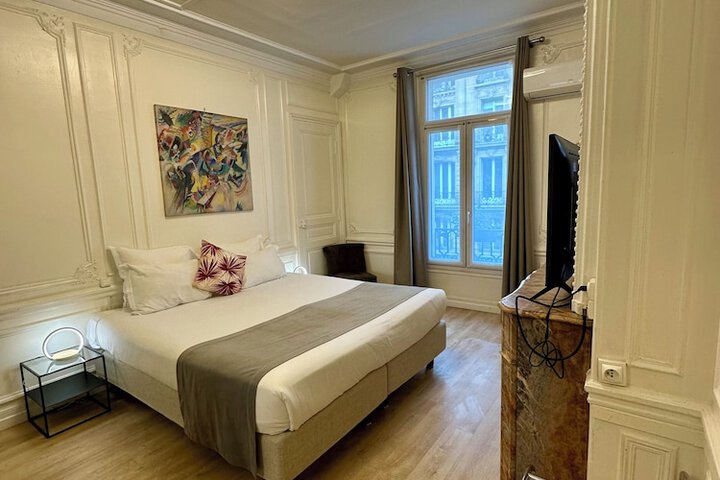 Room 26 of 85