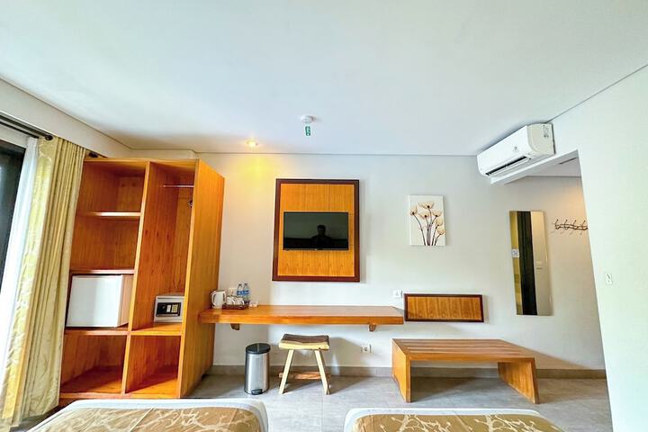 Room 6 of 24
