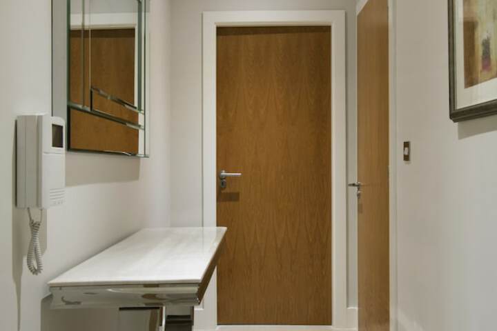 Room 5 of 12