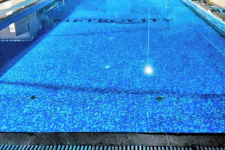 Pool 10 of 27