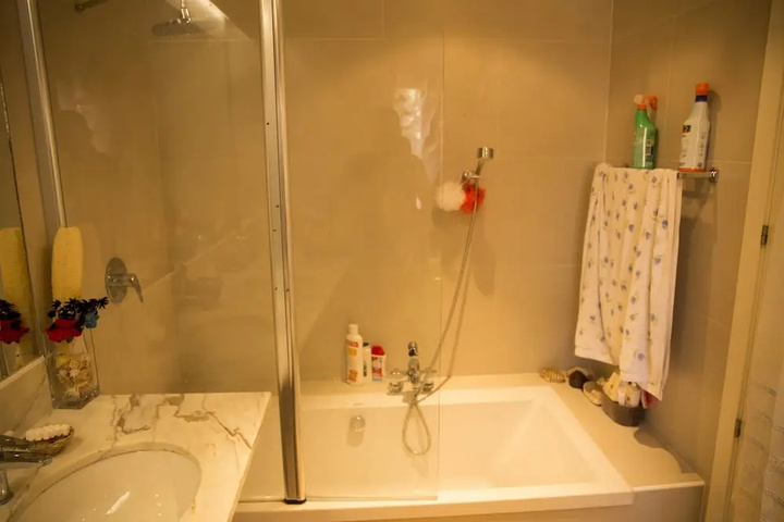 Room 10 of 29