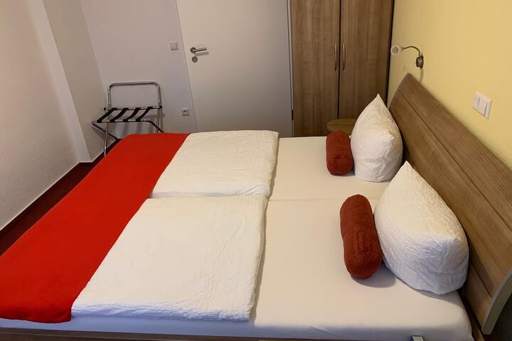 Room 44 of 49