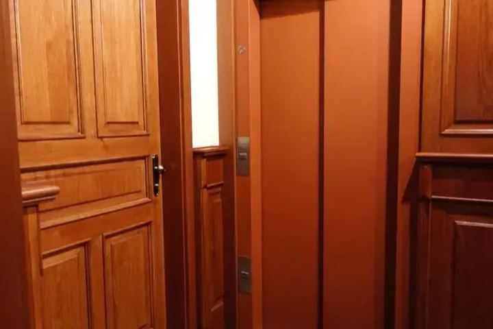 Room 11 of 16