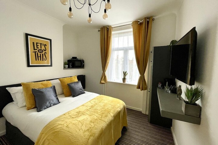 Room 16 of 34