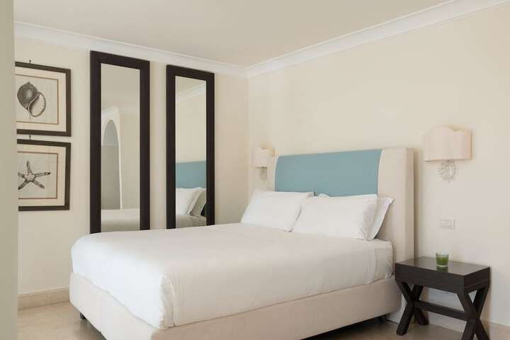 Room 42 of 97