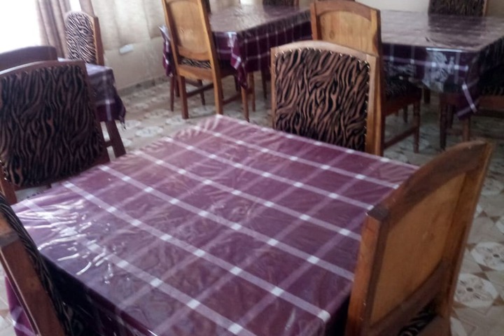 Dining 9 of 15