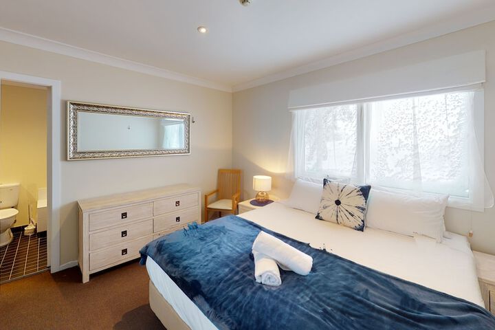 Room 40 of 166