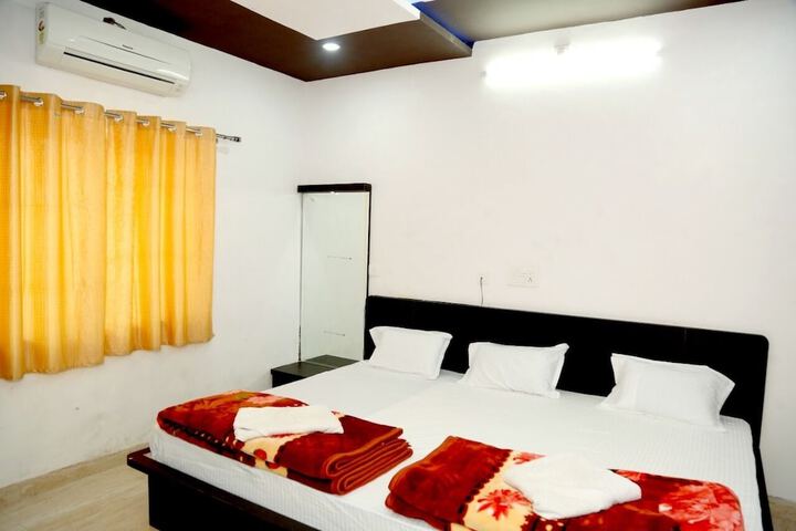 Room 2 of 6