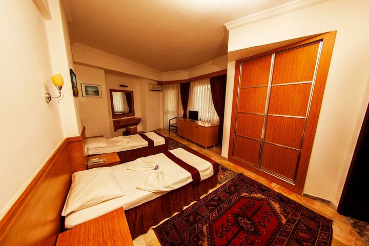 Room 21 of 77