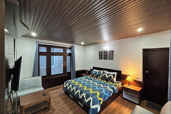 Room 4 of 34